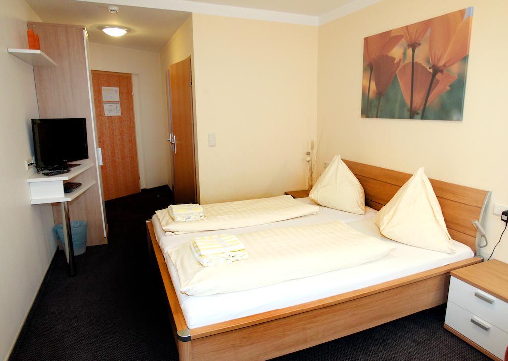Pension Tennisweber Schwechat Rom bilde