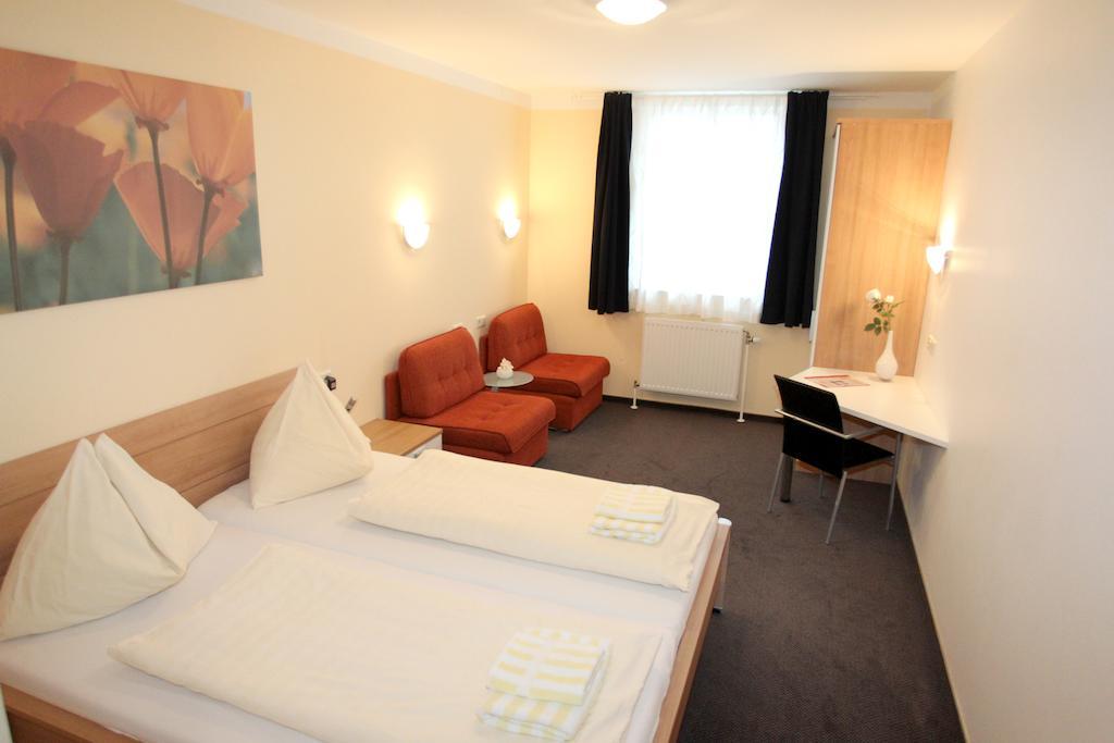 Pension Tennisweber Schwechat Rom bilde